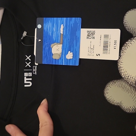 NWT Uniqlo x KAWS Small Tshirt - Picture 3 of 4
